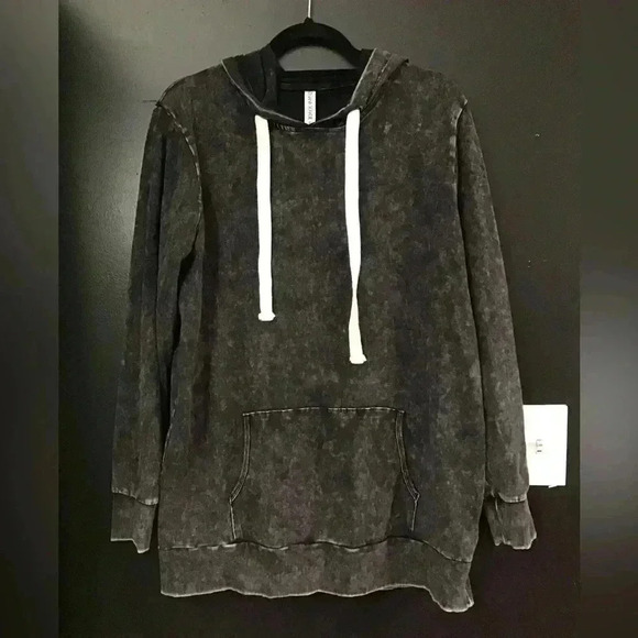Woman’s Size Medium Zenana Signature Reverse Dye Medium Weight Hoodie Sweater - Picture 1 of 3